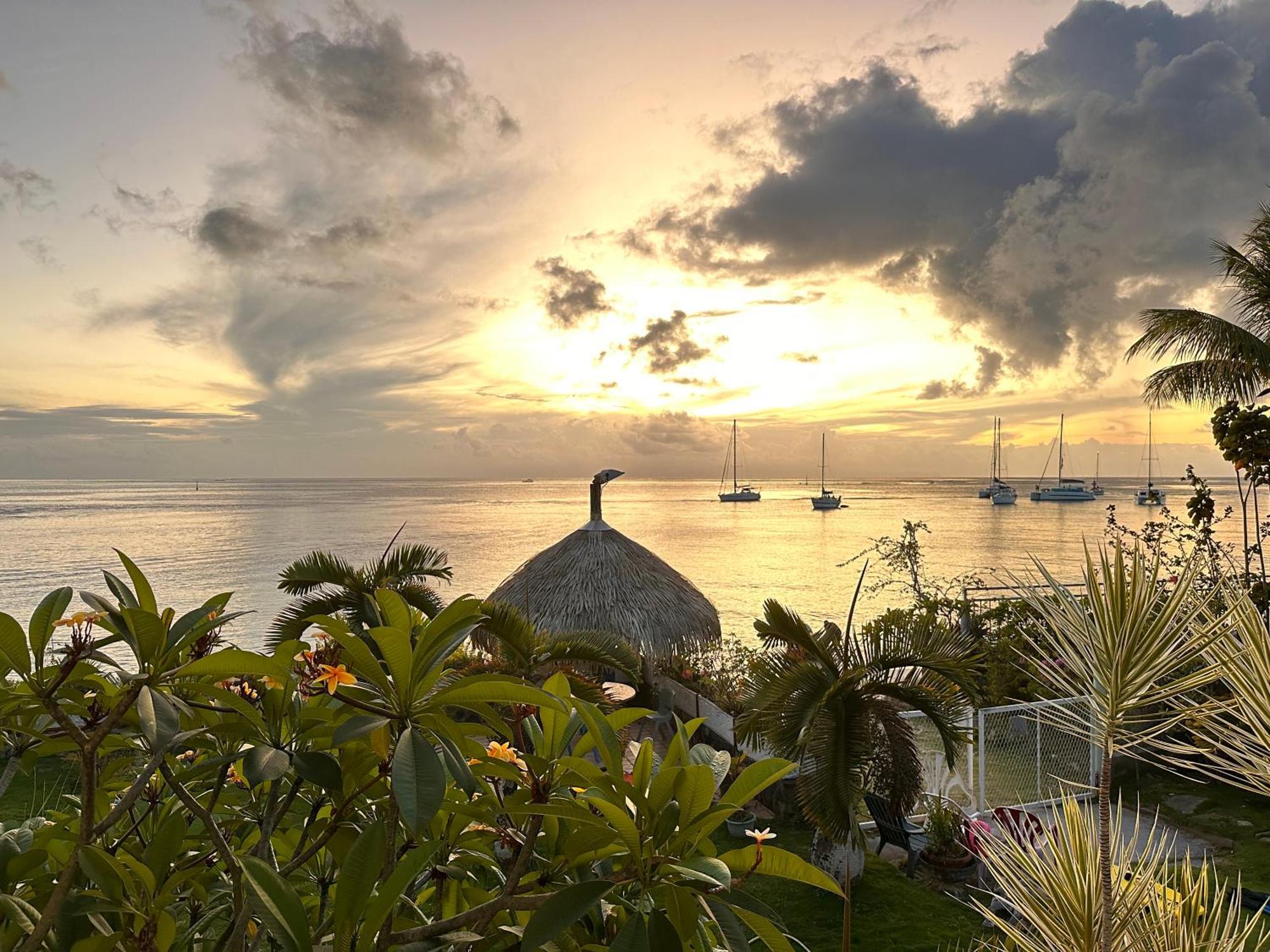Meri Lodge Huahine « Room Of Marta » Fare Exteriör bild