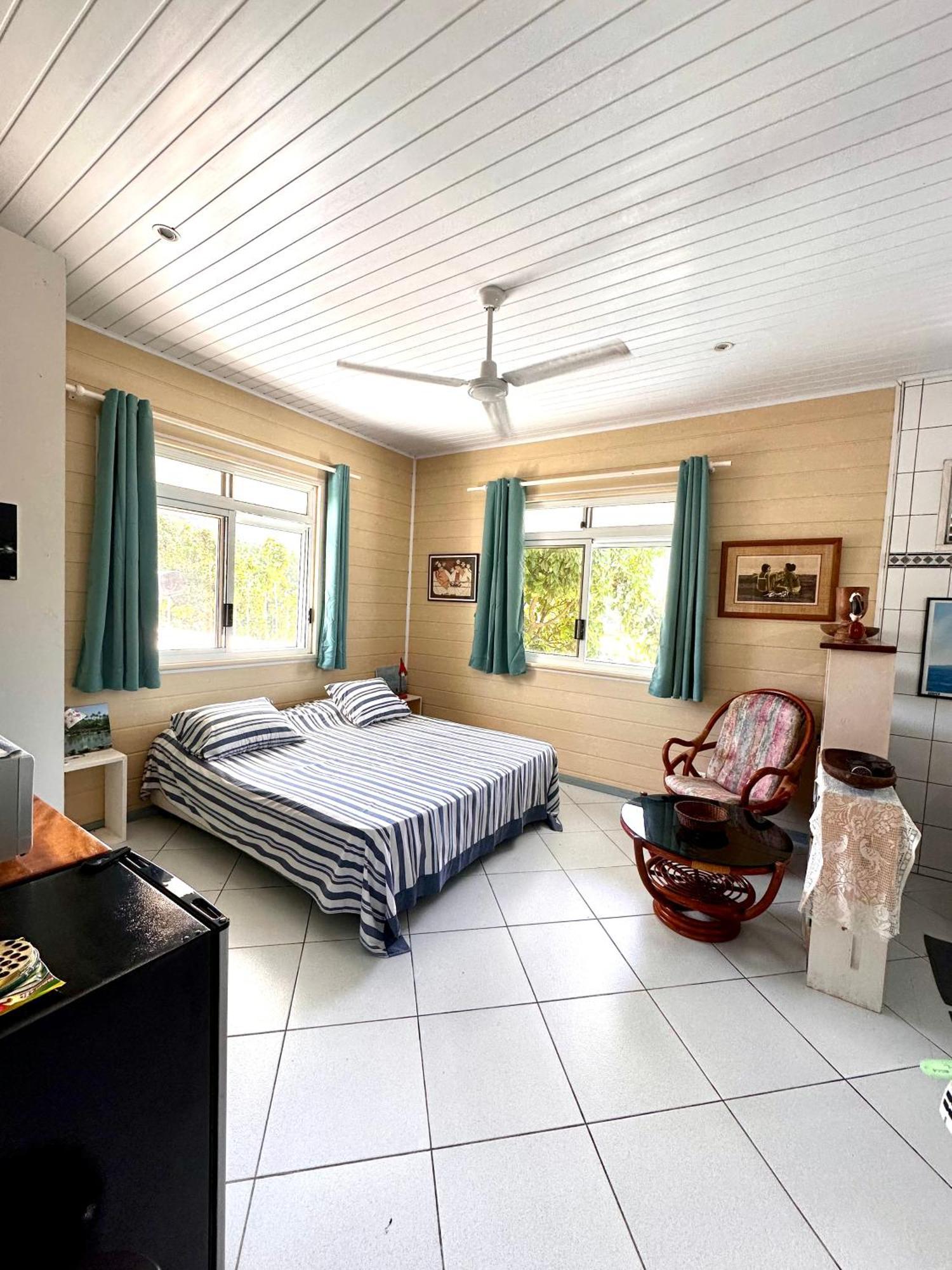 Meri Lodge Huahine « Room Of Marta » Fare Exteriör bild